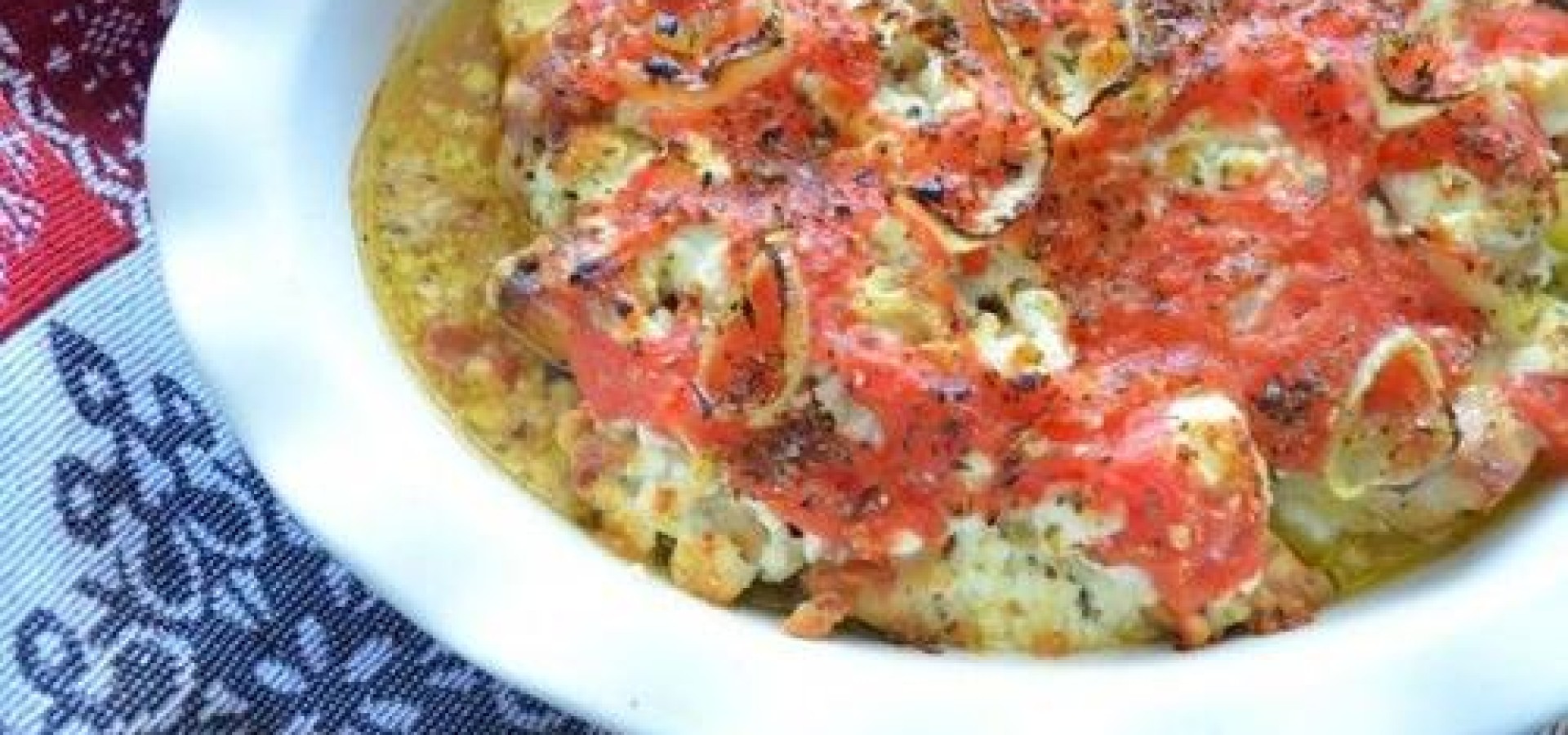 Πεντανόστιμη τηγανιά κοτόπουλο με τριμμένη φέτα και κασέρι